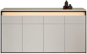 Frontansicht eines modernen XL-Sideboards mit minimalistischen Linien und integrierter Beleuchtung, dekoriert mit Vasen.