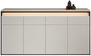 Frontansicht eines modernen XL-Sideboards mit minimalistischen Linien und integrierter Beleuchtung, dekoriert mit Vasen.