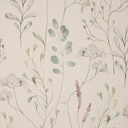 Fertigvorhang mit zartem, floralen Muster in sanften Pastelltönen, Nahaufnahme