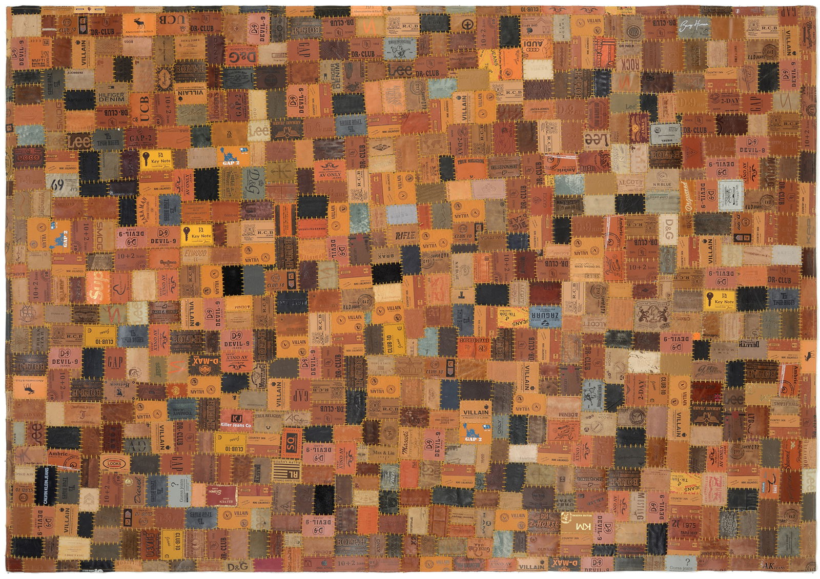 OCI Lederteppich LABELTEPPICH Lederteppich aus verschiedenen bunten Lederetiketten, von oben betrachtet