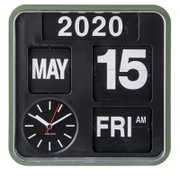 Vierkante wandklok met kalenderfunctie, geeft de datum 15 mei 2020 en de dag van de week vrijdag weer, met een analoge klok linksonder. Vooraanzicht.