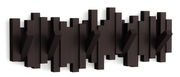 Moderne Wandgarderobe aus dunklem Holz mit geometrischem Design, seitliche Perspektive