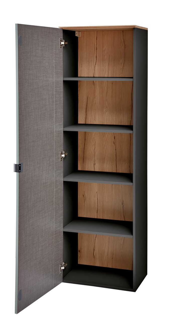 Offener Garderoben-Hängeschrank mit Holzböden und grauer Tür, Perspektive von vorne.