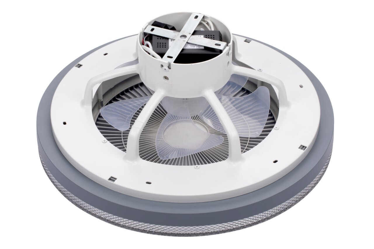 Rundes, weiß-graues Deckenlüfter-/Ventilator-Modul mit transparenten Rotorblättern und sichtbarer Montagehalterung, schräg von oben in Draufsicht fotografiert