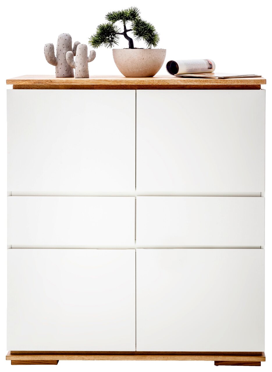 Frontansicht eines modernen Highboards mit weißer Oberfläche und Holzdetails, dekoriert mit einem kleinen Kaktus und einer Pflanze in einer Schale.