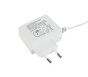 Weißer LED-Treiber mit Eurostecker und Anschlusskabel, 24 V und 24 W, in schräger Draufsicht auf weißem Hintergrund