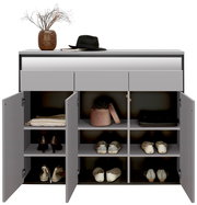 Moderner XL-Schuhschrank in grauer Farbe mit mehreren Fächern, teilweise geöffnet, gefüllt mit Schuhen und Accessoires, aus frontaler Perspektive.