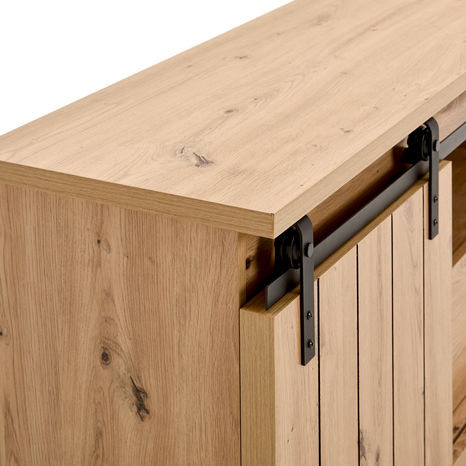 Nahaufnahme eines Lowboards aus hellem Holz mit sichtbarer Maserung und schwarzer Metallschiene, seitliche Perspektive.