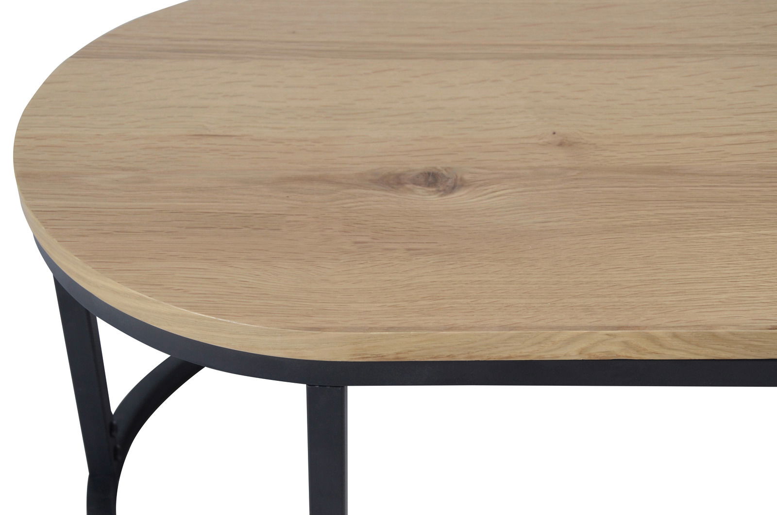 Nahaufnahme eines Couchtischs mit runder Holzplatte und schwarzem Metallgestell, von oben betrachtet.