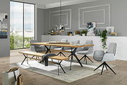 Moderner Essbereich mit Esstisch und Sitzbank aus der Serie DÜSSELDORF, seitliche Perspektive