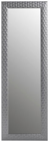 Rechteckiger Spiegel mit facettiertem, silbernem Rahmen, frontal betrachtet.