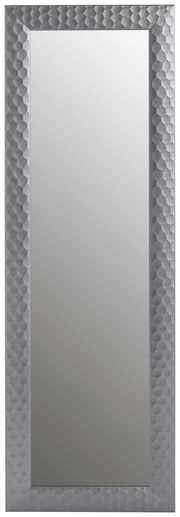 Rechteckiger Spiegel mit facettiertem, silbernem Rahmen, frontal betrachtet.