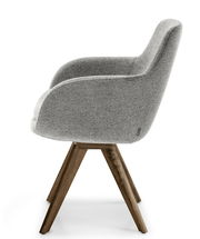 Grauer Armlehnstuhl mit Holzbeinen, Seitenansicht