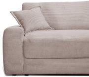 Beige grote bank met geribbelde stoffen bekleding, zijaanzicht