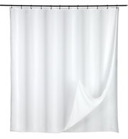 Weißer Duschvorhang 180x200 cm, frontal aufgenommen, mit leichtem Faltenwurf und einer Ecke, die nach vorne umgeschlagen ist.