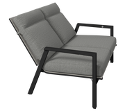 Gartenbank 2er mit grauen Polstern und schwarzem Metallrahmen, seitliche Perspektive