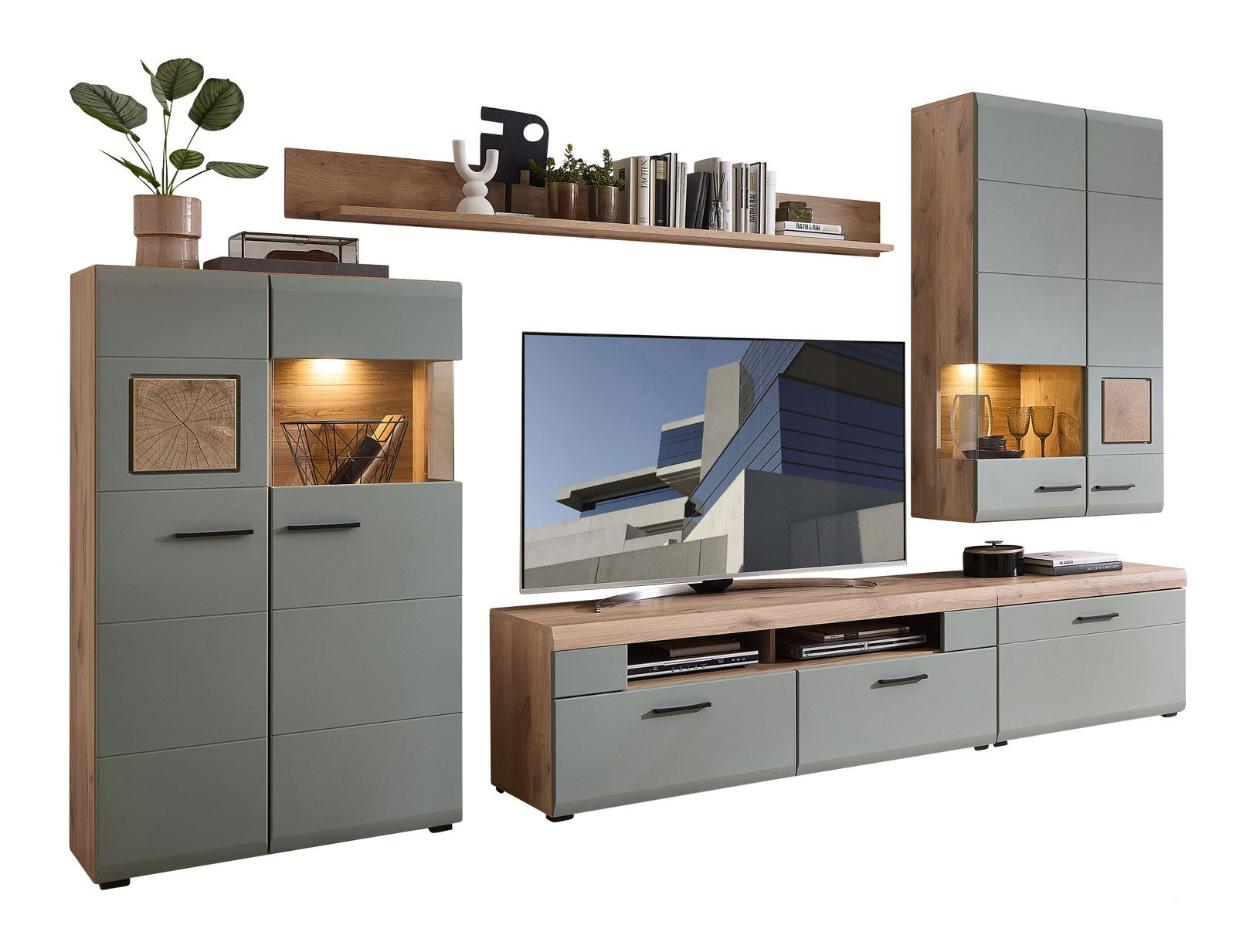 Moderne Wohnwand in Holzoptik mit grauen Fronten, bestehend aus Hängeschrank, Sideboard und Regal, frontal betrachtet.