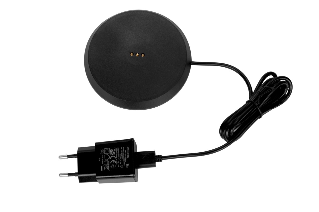 Schwarzes Ladegerät mit rundem Sockel und Kabel, Ansicht von oben
