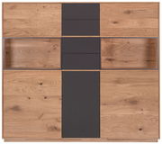 Frontansicht eines modernen Highboards mit drei Türen, Holzoptik und dunklen Akzenten.