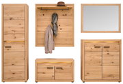 Garderoben-Set aus Holz, bestehend aus einem hohen Schrank, einer Wandgarderobe mit Hutablage und Haken, einem Spiegel, einem niedrigen Schrank und einem weiteren Schrank, alle in Frontalansicht.
