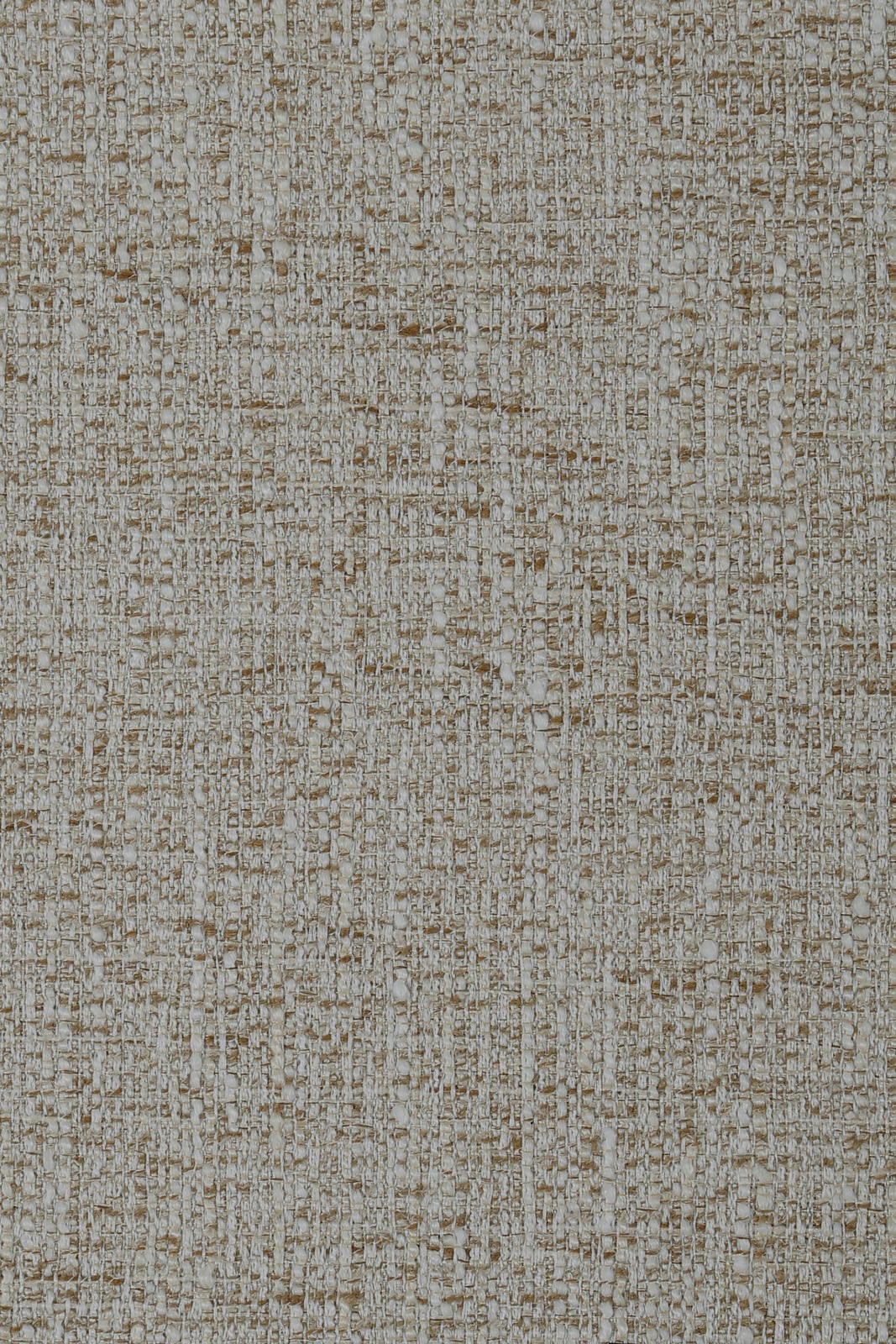 Nahaufnahme eines strukturierten, gewebten Stoffes in Beige- und Brauntönen, von oben betrachtet.