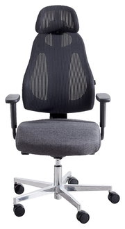 Ergonomischer Drehstuhl mit Netzrückenlehne und Kopfstütze, grauer Sitzpolsterung, Armlehnen und verchromtem Fußkreuz, Vorderansicht.