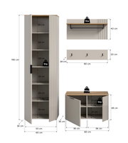 Garderobenkombination bestehend aus einem hohen Schrank mit mehreren Fächern, einer Wandgarderobe mit Haken und Ablage, sowie einem niedrigen Schrank mit Türen. Perspektive: Frontalansicht.