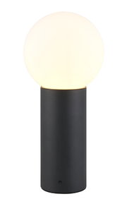 Moderne buitenplintlamp met bolvormige lamp op een cilindrische voet, gezien vanaf de voorkant.