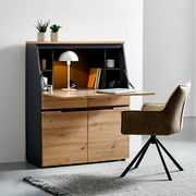 Moderner Sekretär aus Holz mit schwarzem Rahmen, ausgestattet mit Regalfächern und einer Schreibtischlampe, seitliche Perspektive.