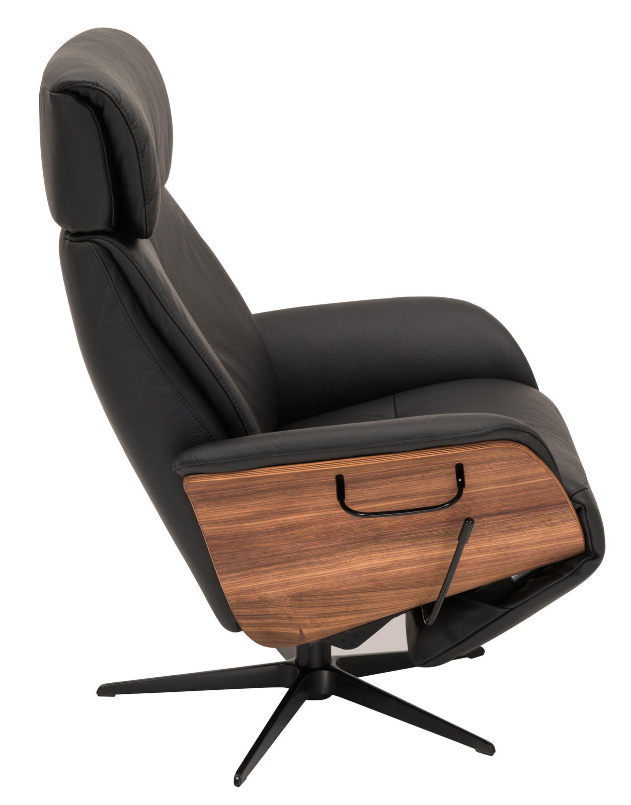 Seitliche Ansicht eines modernen Relaxsessels mit schwarzem Lederbezug und Holzverkleidung.