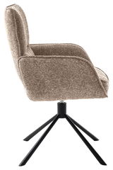 Seitenansicht eines Armlehnstuhls mit beigem Stoffbezug und schwarzem Metallgestell.