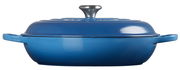 Blaue gusseiserne Bratpfanne mit Deckel, seitliche Perspektive