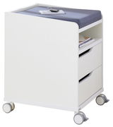 Weißer Rollcontainer mit zwei Schubladen und einer Ablage, auf Rollen, seitliche Perspektive