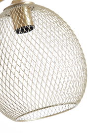 Nahaufnahme einer Tischleuchte mit einem goldenen Drahtgitter-Schirm, seitliche Perspektive.