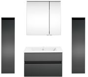 Moderne Badkombination in dunklem Grau mit Spiegelschrank, Waschbeckenunterschrank und zwei hohen Seitenschränken, Frontalansicht