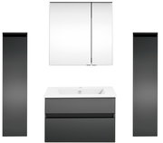Moderne Badkombination in dunklem Grau mit Spiegelschrank, Waschbeckenunterschrank und zwei hohen Seitenschränken, Frontalansicht