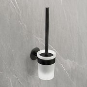 Schwarze WC-Garnitur Meleto, Wandmontage, seitliche Perspektive, auf grauem Hintergrund.