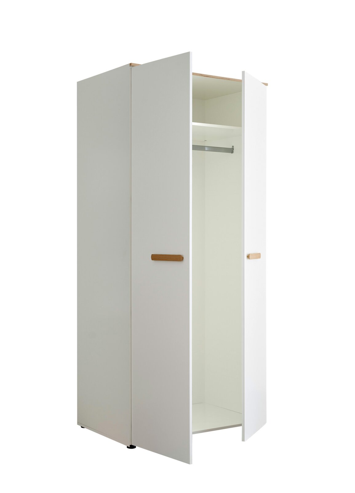 Weißer Kleiderschrank mit zwei Türen und Holzgriffen, eine Tür geöffnet mit Kleiderstange und Ablagefach, fotografiert in schräger Vorderansicht