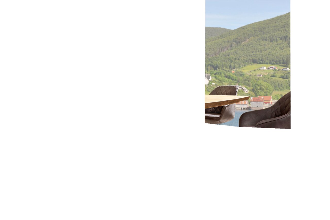 Esszimmer mit modernem Esstisch aus Holz und sechs gepolsterten Stühlen in dunklem Stoff, seitliche Perspektive