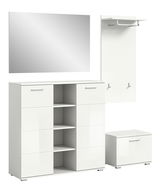 Garderobenkombination in Weiß, bestehend aus einem großen Spiegel, einem hohen Schrank mit offenen und geschlossenen Fächern, einer Wandpaneele mit Haken und Ablage sowie einem kleinen Schrank. Frontalansicht.