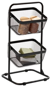 Küchen-Organizer-Set mit zwei schwarzen Drahtkörben, gefüllt mit Vorratsgläsern und Handtüchern, seitliche Perspektive