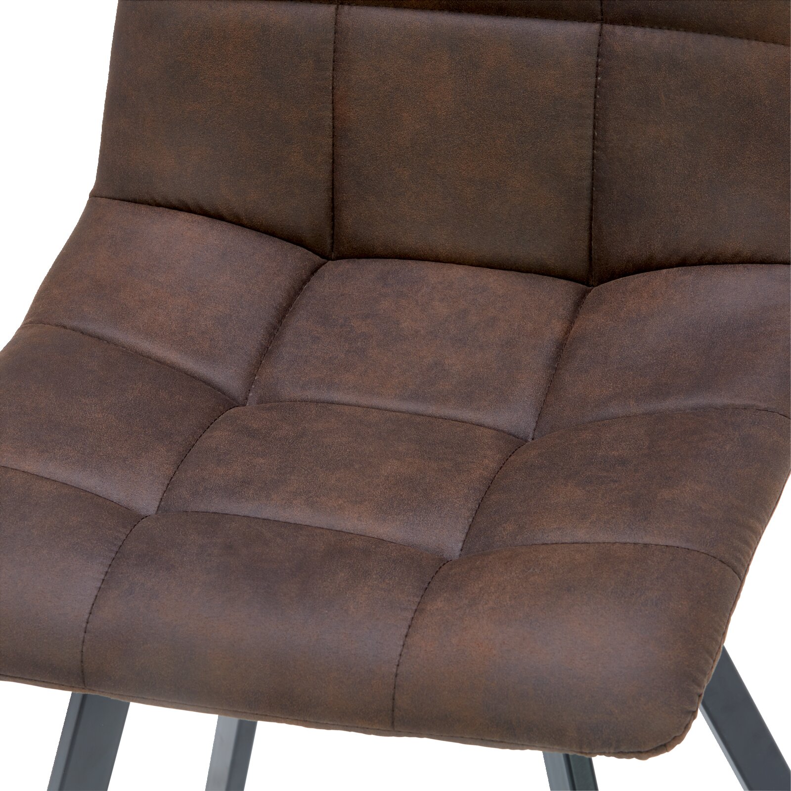 Nahaufnahme eines braunen, gepolsterten Stuhlsitzes mit quadratischer Steppung, seitliche Perspektive