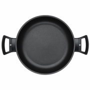 Servierpfanne PermaDur Excelle aus der Vogelperspektive mit zwei Griffen, schwarz.