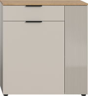 Moderne Kommode mit einer Schublade und einer Tür, Frontansicht, mit Holzoberfläche und geriffeltem Design auf der rechten Seite.