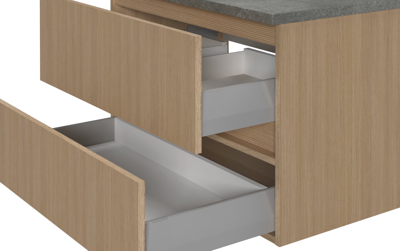 Nahaufnahme eines Waschtisch-Sets mit zwei offenen Schubladen aus Holz und einer grauen Arbeitsplatte, seitliche Perspektive