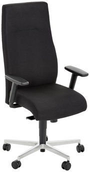 Schwarzer Chefsessel mit Armlehnen und Rollen, seitliche Perspektive