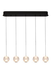 Moderne LED-Hängeleuchte mit fünf kugelförmigen, geriffelten Glasschirmen, von unten betrachtet.