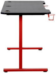 Zijaanzicht van een gamingtafel met een zwart tafelblad en een rood metalen onderstel, voorzien van bekerhouders.