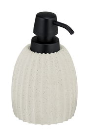 Seifenspender Torretta in hellgrün mit schwarzem Pumpkopf, aus einer frontalen Perspektive fotografiert.