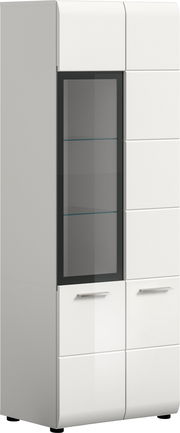 Weißer, moderner Hochschrank mit Glastür und Metallgriffen, leicht schräg von vorne links fotografiert